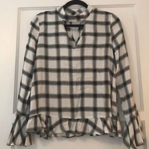 Long-sleeved black and while plaid blouse